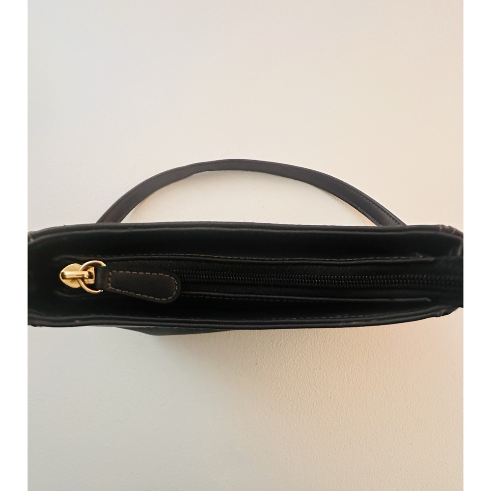 Liz Claiborne Navy Shoulder Bag Zip Closure Gold Hardware Lined Pockets - Picture 3 of 7